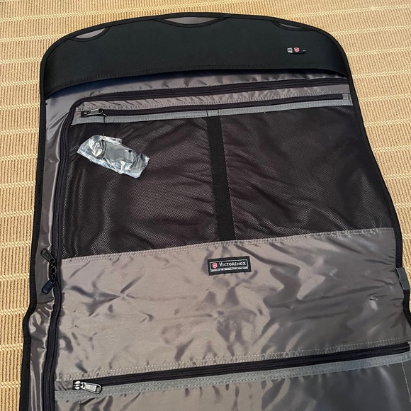 Victorinox Deluxe Garment Sleeve Werks Traveler 3.0 Collection - Picture 5 of 6